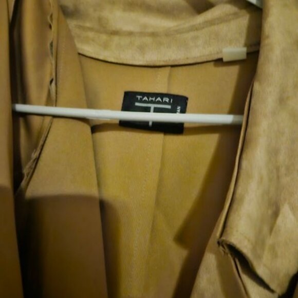 Tahari Plus Size Tan Faux Leather Trench Coat - Like New Condition Super… - Picture 2 of 3